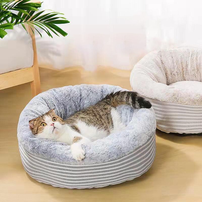 Cozy Round Cat Bed: The Perfect Hideaway for Your Feline Friend