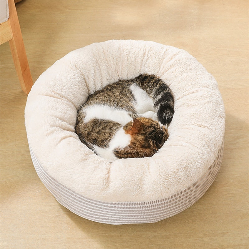 Cozy Round Cat Bed: The Perfect Hideaway for Your Feline Friend